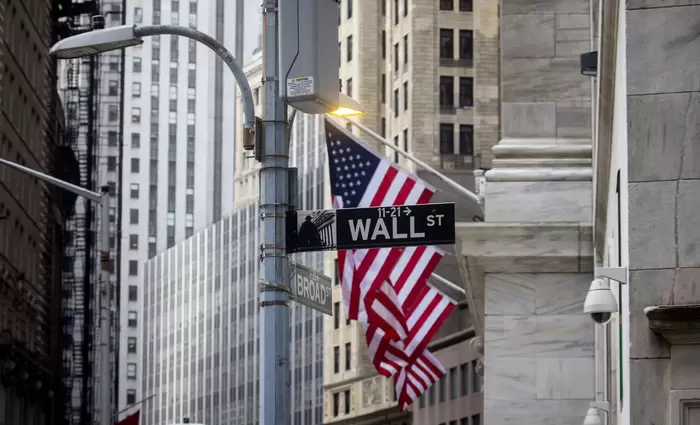 Wall Street: Οι δηλώσεις Τραμπ βυθίζουν το επενδυτικό κλίμα – Πτώση άνω των 400 μονάδων για τον Dow