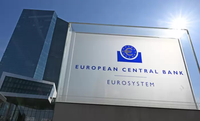 Σίμκους: Η οικονομία πλησιάζει το δυσμενές σενάριο της ΕΚΤ λόγω Ιράν