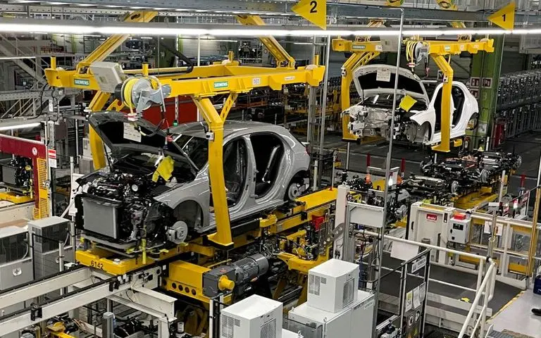 Γερμανία: Βουτιά 3,8% στις βιομηχανικές παραγγελίες - Σύννεφα πάνω από την οικονομία