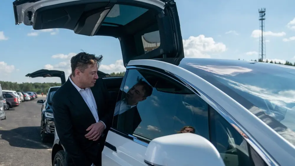 Η μετοχή της Tesla σημειώνει άλμα σχεδόν 8% λόγω της πολιτικής Τραμπ