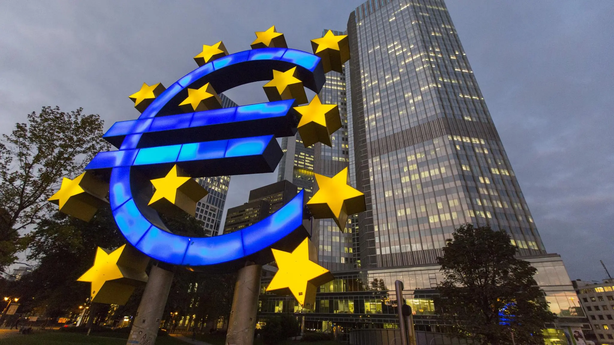 FT: Η ΕΕ έχει ανάγκη από νέο QE και δημοσιονομική τόνωση