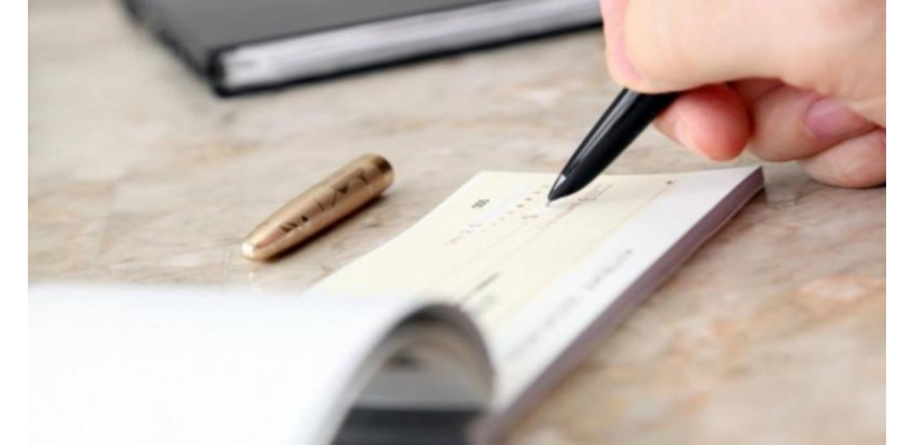 Λιγότερες σε αριθμό οι ακάλυπτες επιταγές το 8μηνο, περισσότερες τον Αύγουστο