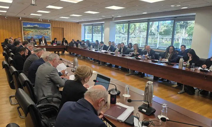 Ορατό το πάγωμα εκποιήσεων πρώτης κατοικίας - Τι εξετάζει η Βουλή και τι μελετά το ΥΠΟΙΚ