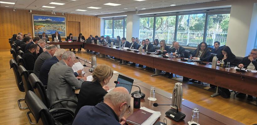 Ορατό το πάγωμα εκποιήσεων πρώτης κατοικίας - Τι εξετάζει η Βουλή και τι μελετά το ΥΠΟΙΚ