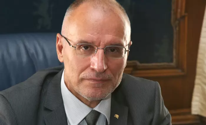 Ράντεφ (ΕΚΤ): Η κεντρική τράπεζα πρέπει να είναι έτοιμη να αυξήσει τα επιτόκια