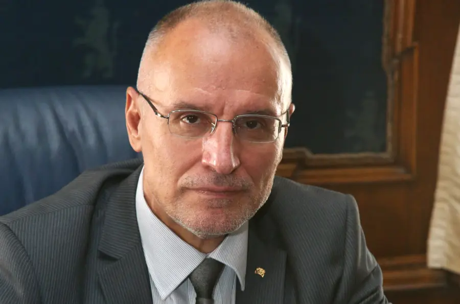 Ράντεφ (ΕΚΤ): Η κεντρική τράπεζα πρέπει να είναι έτοιμη να αυξήσει τα επιτόκια