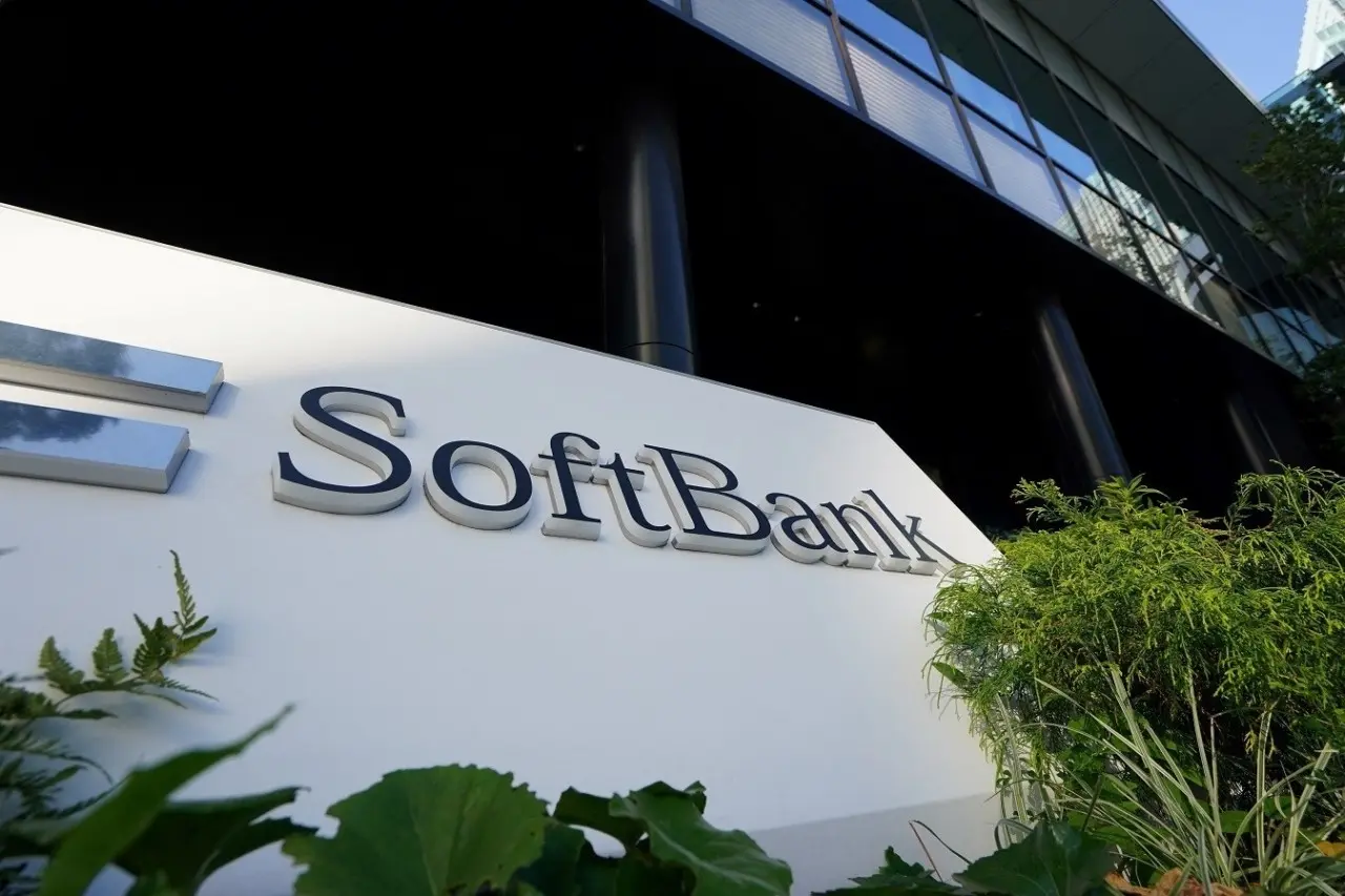 SoftBank: Αναζητά 100 δισ. δολάρια από τον Κόλπο για την AI