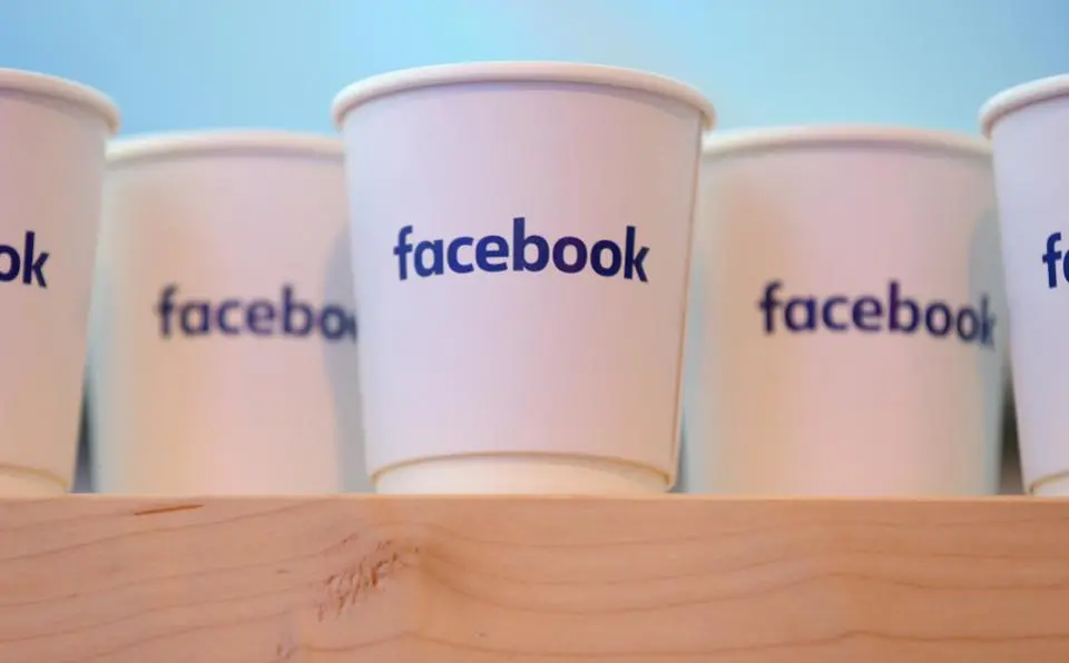 Ανοίγουν τα πρώτα Facebook Cafes