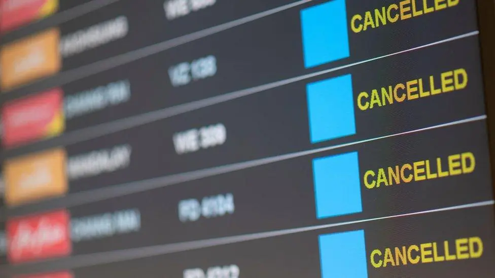 Η «κακοκαιρία του αιώνα» χτυπά τη Βρετανία - Ακυρώθηκαν εκατοντάδες πτήσεις