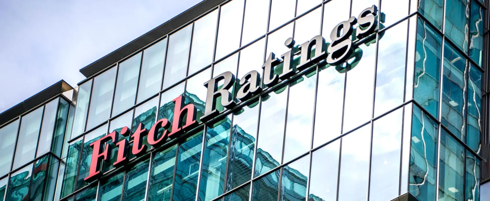 Ο Fitch αναβαθμίζει την ελληνική οικονομία