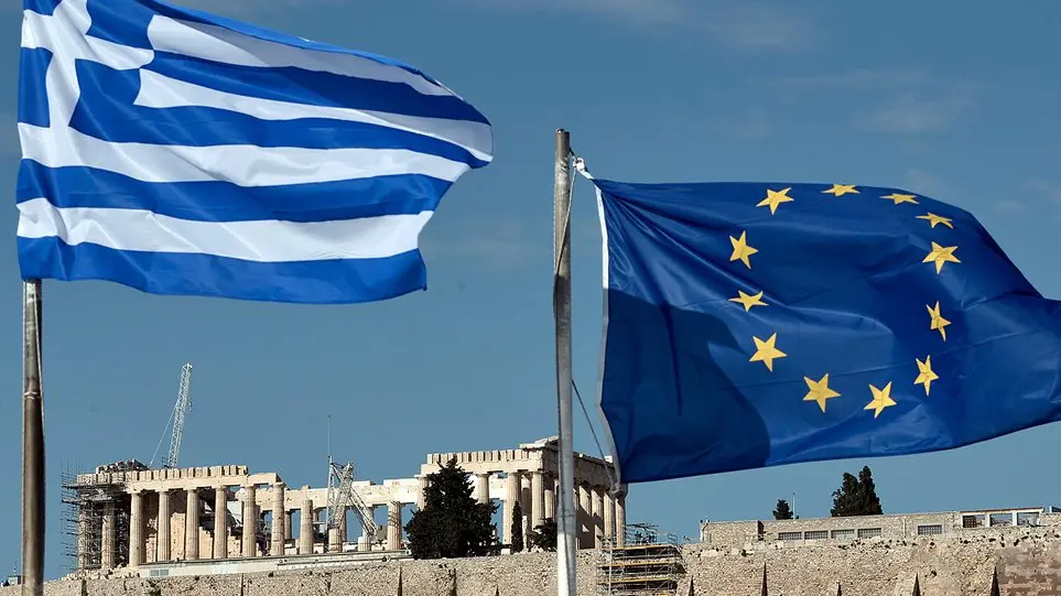 ΔΝΤ: Ζοφερή η βιωσιμότητα του ελληνικού χρέους λόγω πελατειακών σχέσεων