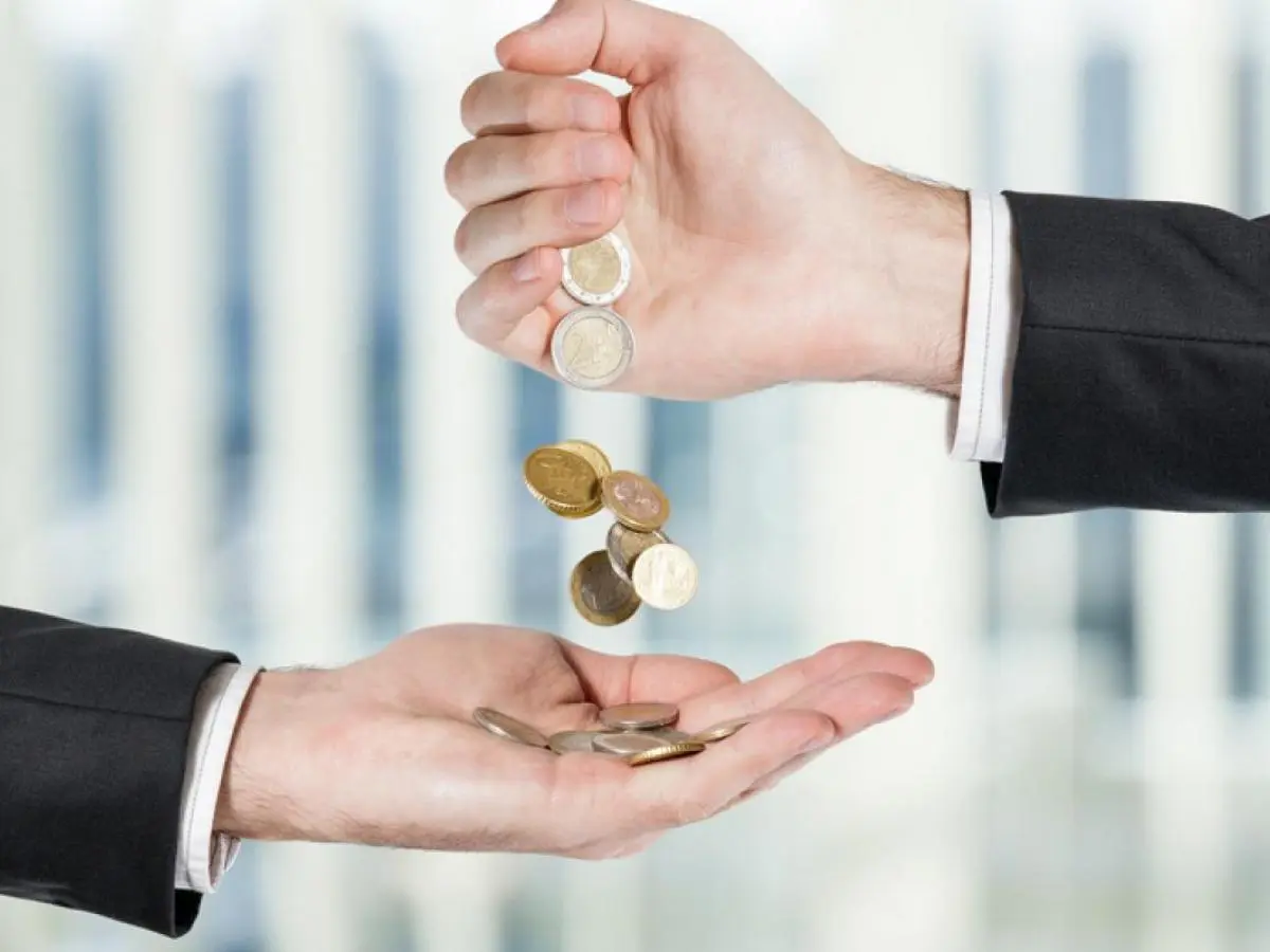 Βήμα προς την ορθή κατεύθυνση ο κατώτατος μισθός  αλλά δεν αρκεί