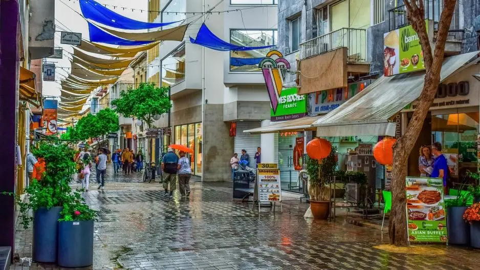 Ελαφριά η επιδείνωση του οικονομικού κλίματος