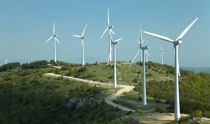 Οι περικοπές ενέργειας από ΑΠΕ σε συνάντηση ΣΑΕΚ με ΡΑΕΚ