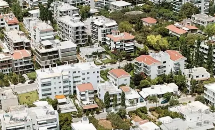Τρέχουν τα οικιστικά ακίνητα, μεταβλητότητα για τα εμπορικά