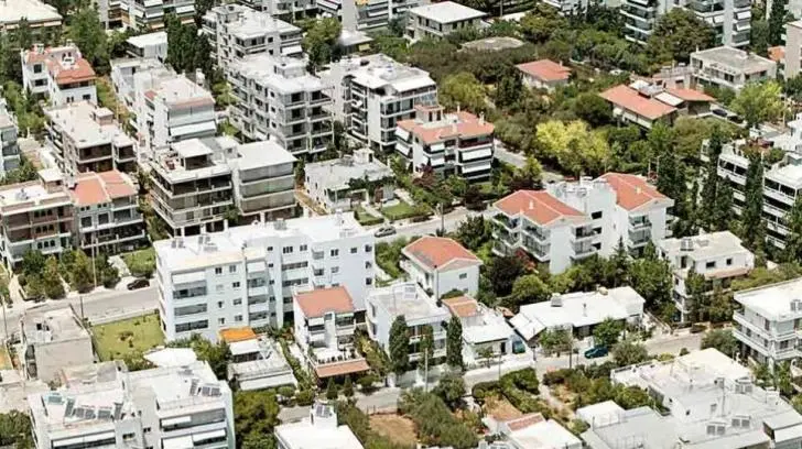Τρέχουν τα οικιστικά ακίνητα, μεταβλητότητα για τα εμπορικά