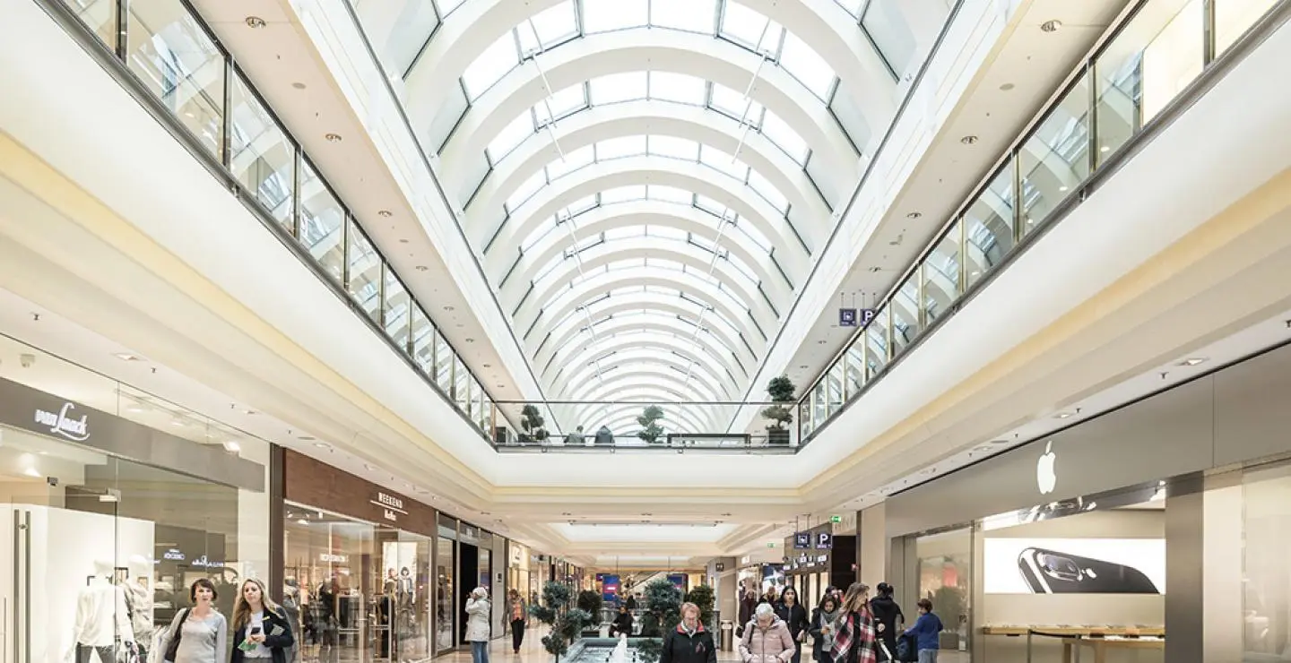 Δεν έπεισαν οι επιδημιολόγοι για το κλείσιμο των Mall