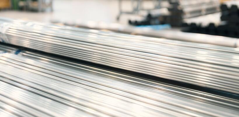 Σε πτώση αλουμίνιο και χαλκός - Υποχωρούν τα μέταλλα πριν από τα στοιχεία των ΗΠΑ