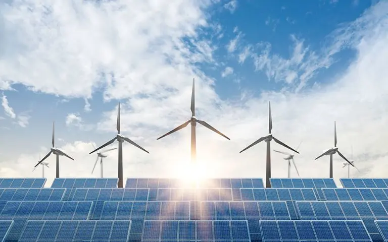 Αρχές 2023 η απόφαση για υπερκέρδη παραγωγών ΑΠΕ