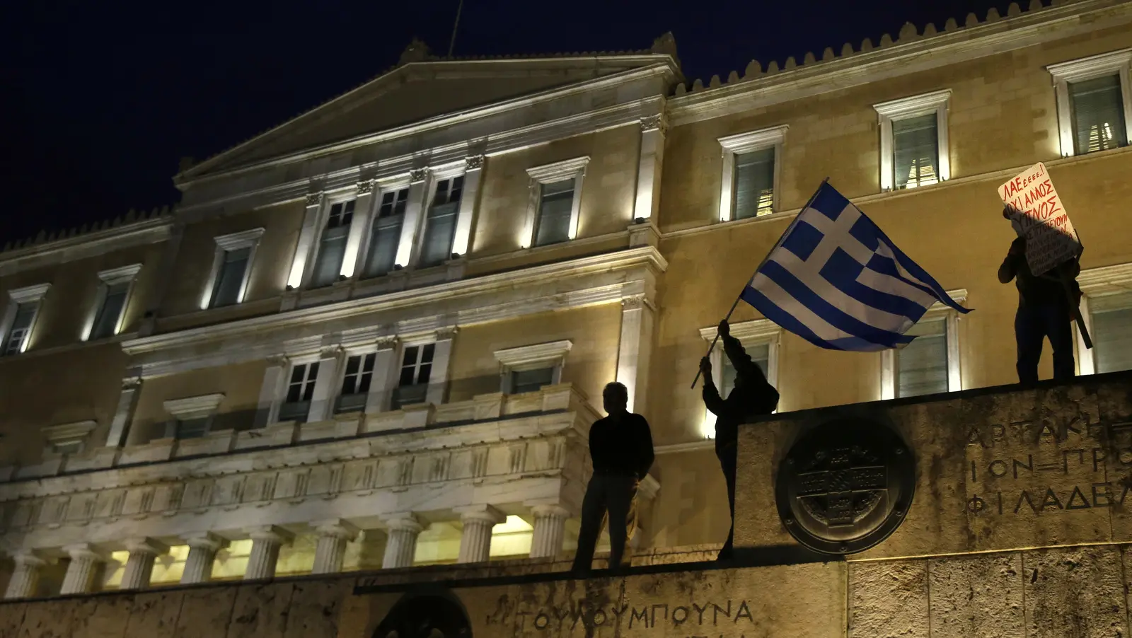 Bloomberg: H Αθήνα θέλει να μειώσει τον στόχο για το πρωτογενές πλεόνασμα