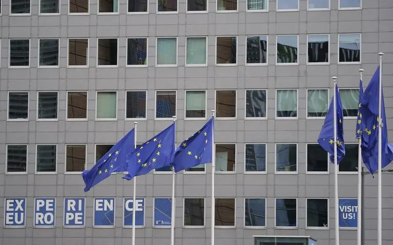 Σκληραίνει η στάση της Ευρώπης απέναντι στην Κίνα με τις ευλογίες της Γερμανίας
