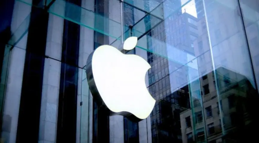 Δασμοί Τραμπ: Απειλεί την Apple με δασμούς 25%