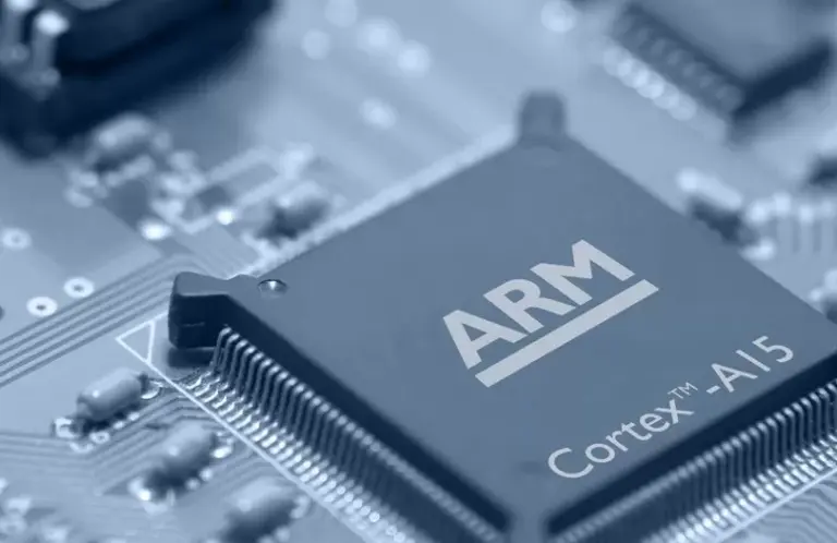 Στα 54 δισ. δολάρια η αποτίμηση της Arm