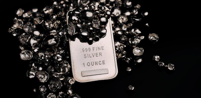 Γιατί το ράλι του ασημιού έναντι του πετρελαίου είναι σοβαρό καμπανάκι για τους επενδυτές