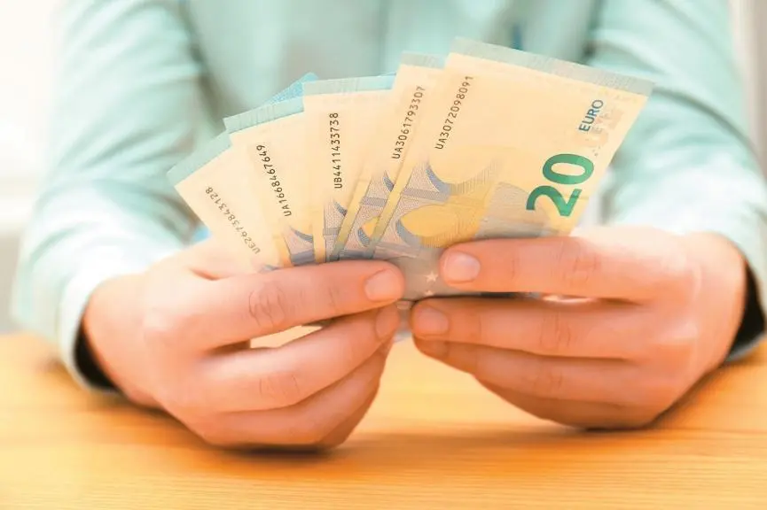 Αυξήσεις μισθών 1,25% από 1η Ιανουαρίου για όσους λαμβάνουν ΑΤΑ