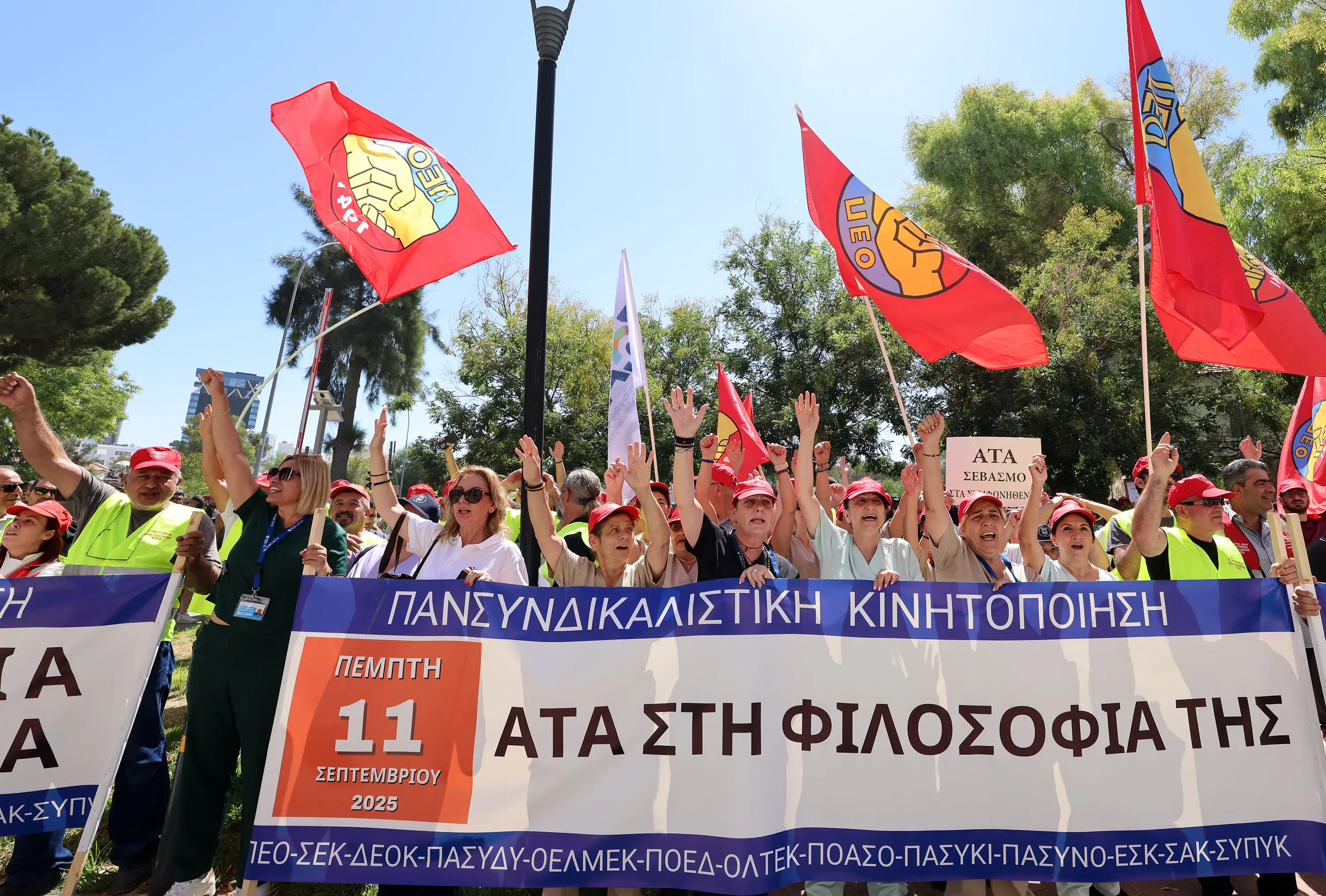 Η ΑΤΑ δοκιμάζει ξανά την εργατική ειρήνη – Κλειδώνουν απεργίες οι συντεχνίες