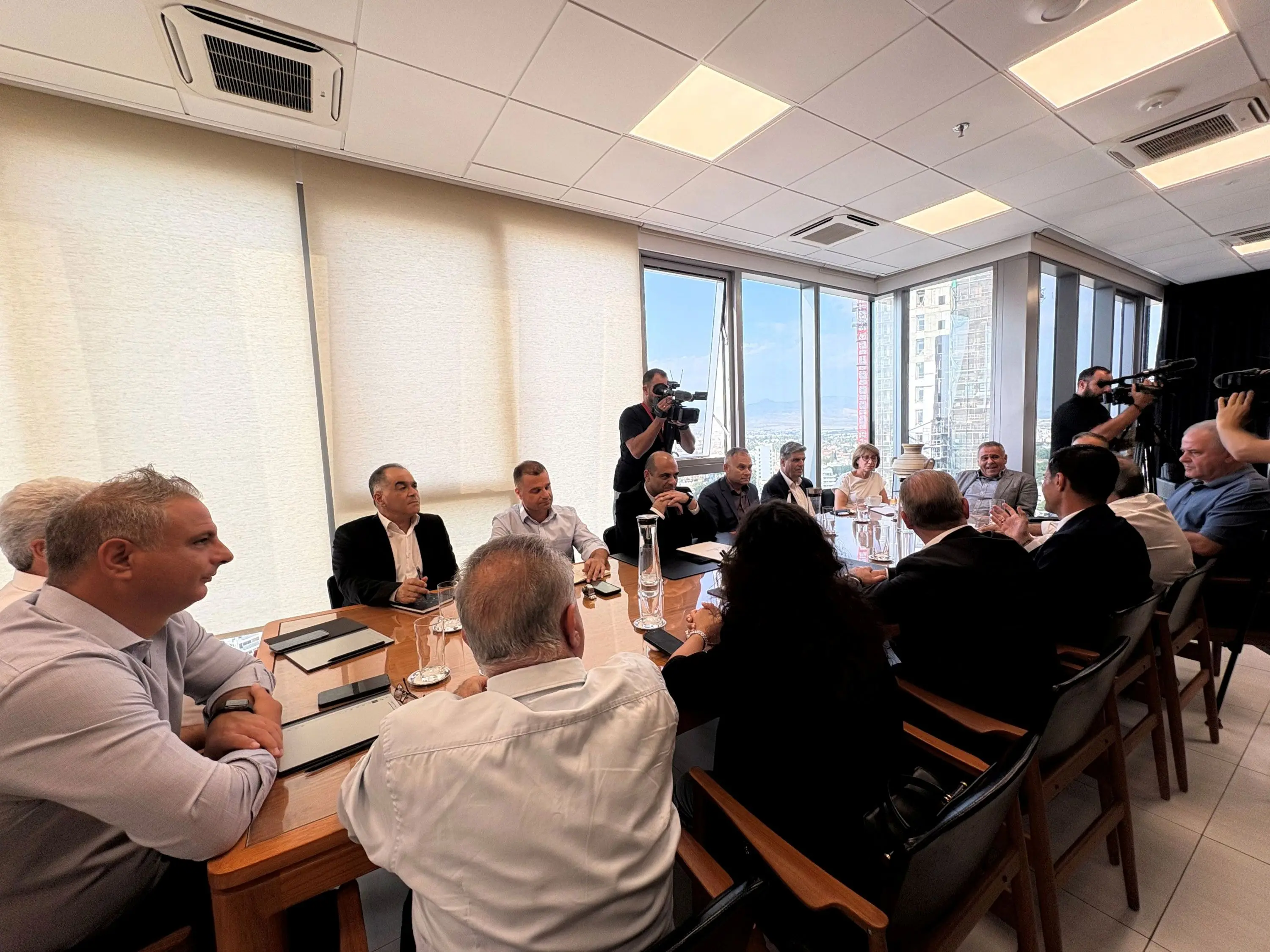 ΑΤΑ: Η κυβέρνηση άνοιξε τα χαρτιά της, αλλά το «μέτωπο» παραμένει ανοιχτό
