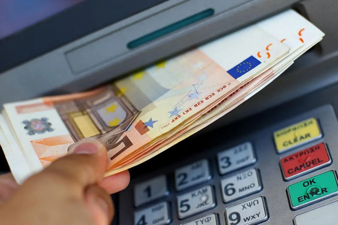 Μπορεί να μπουν αρνητικά επιτόκια σε όλες τις καταθέσεις;