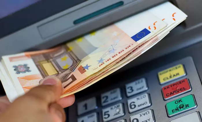 Αναλήψεις €2,5 δισ. σε έξι μήνες από κυπριακά ATMs – Ανεβαίνει και η χρήση POS για μετρητά