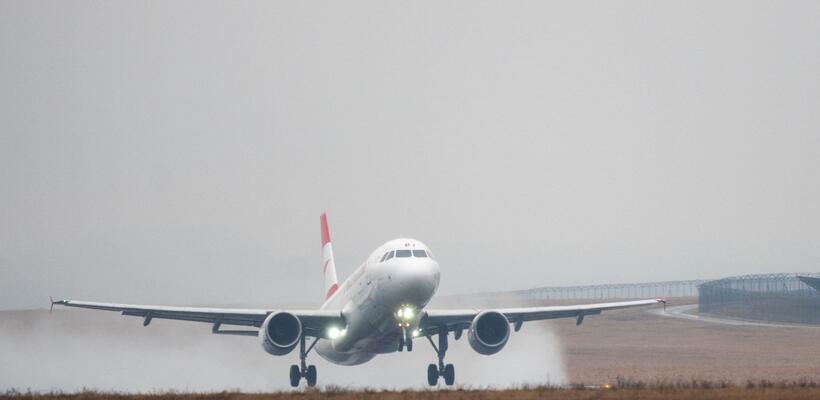 Αυστρία: Το χιόνι προκάλεσε προβλήματα στο αεροδρόμιο της Βιέννης