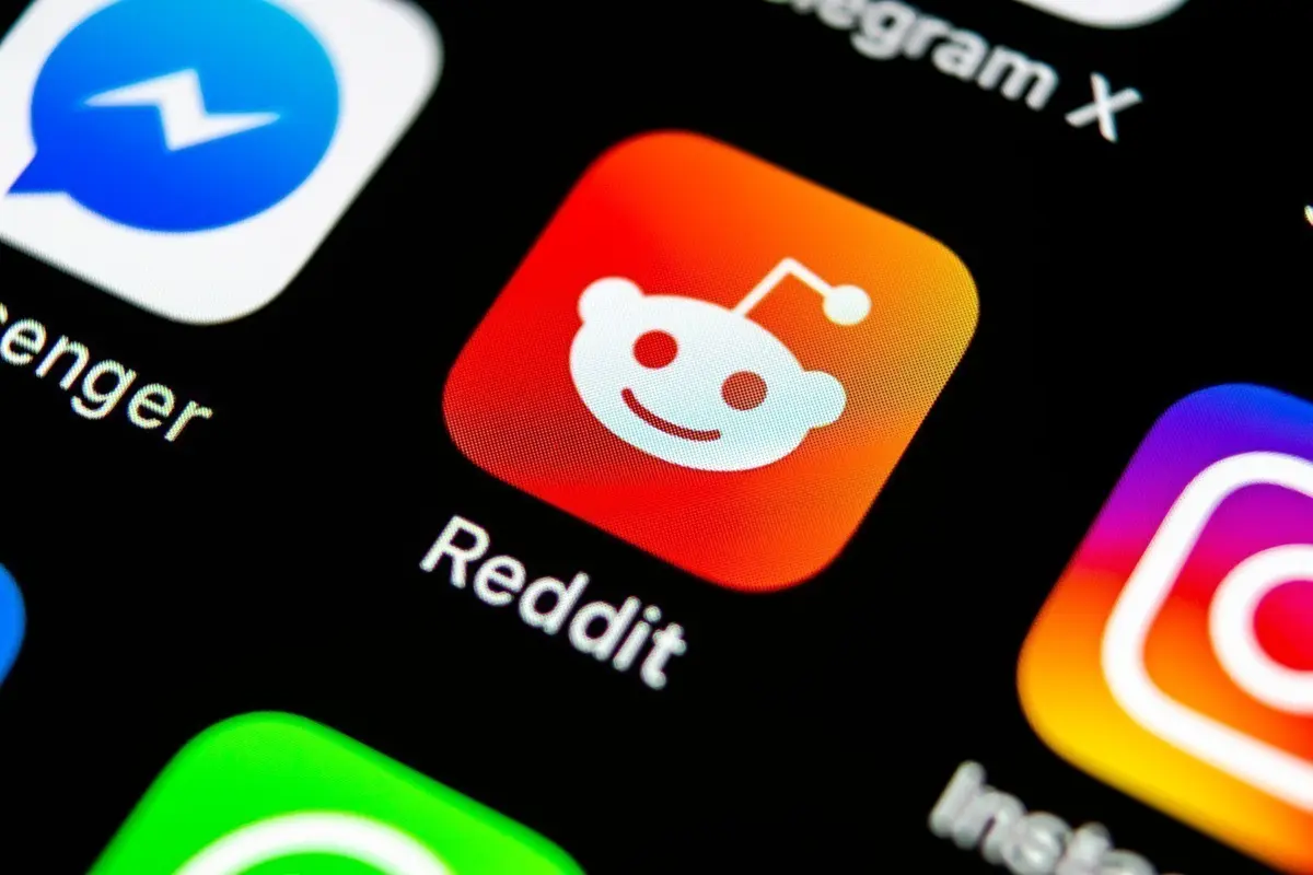 Reddit κατά Αυστραλίας: Δικαστική μάχη για την απαγόρευση social media στους ανηλίκους
