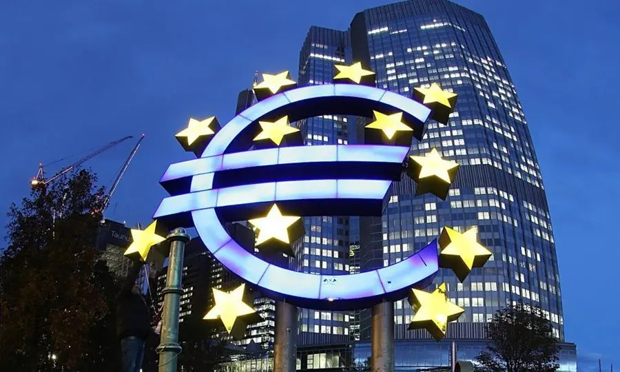 Capital Economics: Έρχονται επιθετικές μειώσεις επιτοκίων - Τι προβλέπει
