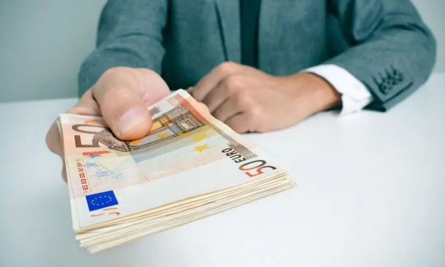 Πάνω από €2.500 οι μέσες μηνιαίες απολαβές στην Κύπρο - Αύξηση 5,4%