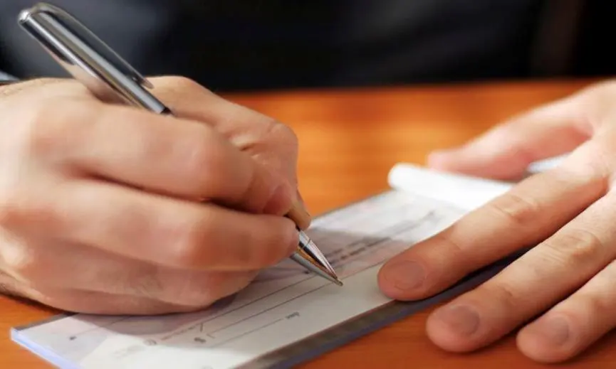 Μειώθηκαν οι ακάλυπτες επιταγές το 2025