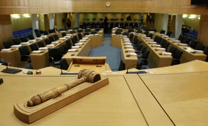 Κενές θέσεις στην Βουλή των Αντιπροσώπων με μισθό από €24.500