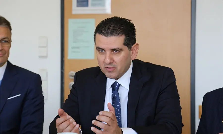 Έγινε το πρώτο βήμα: Έδωσαν τα χέρια Δαμιανός και κυβερνητικοί γιατροί