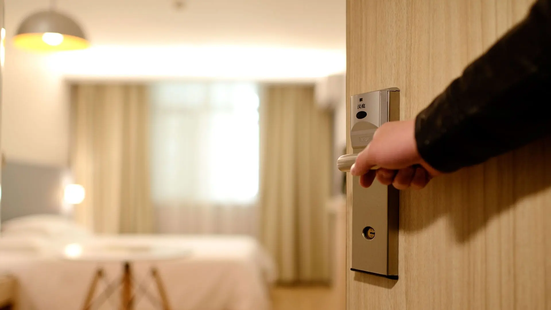 Βυθίστηκε τον Απρίλιο η διανυκτέρευση σε όλη την Ευρώπη