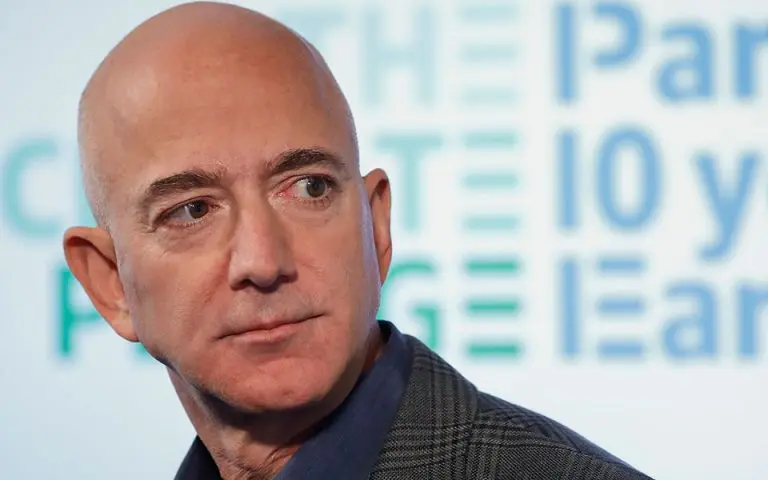 Η... μυστηριώδης αγορά μίας μετοχής της Amazon από τον Μπέζος