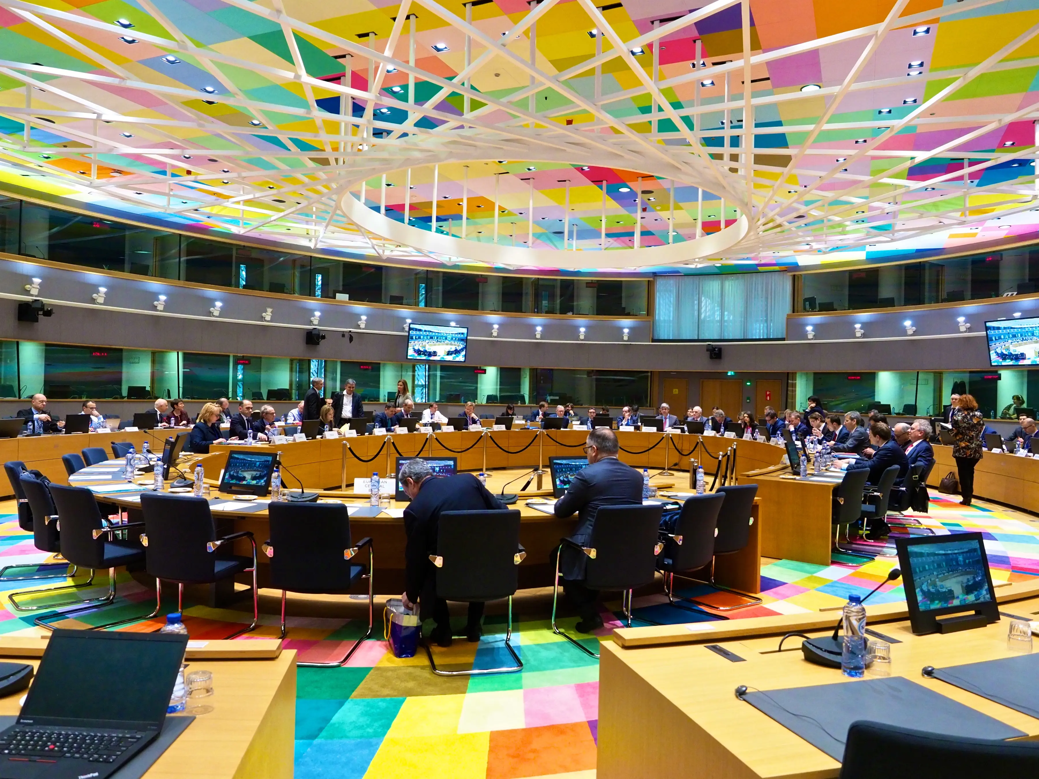 Ελληνικό χρέος και εποπτεία των μνημονίων το σημερινό μενού του Eurogroup