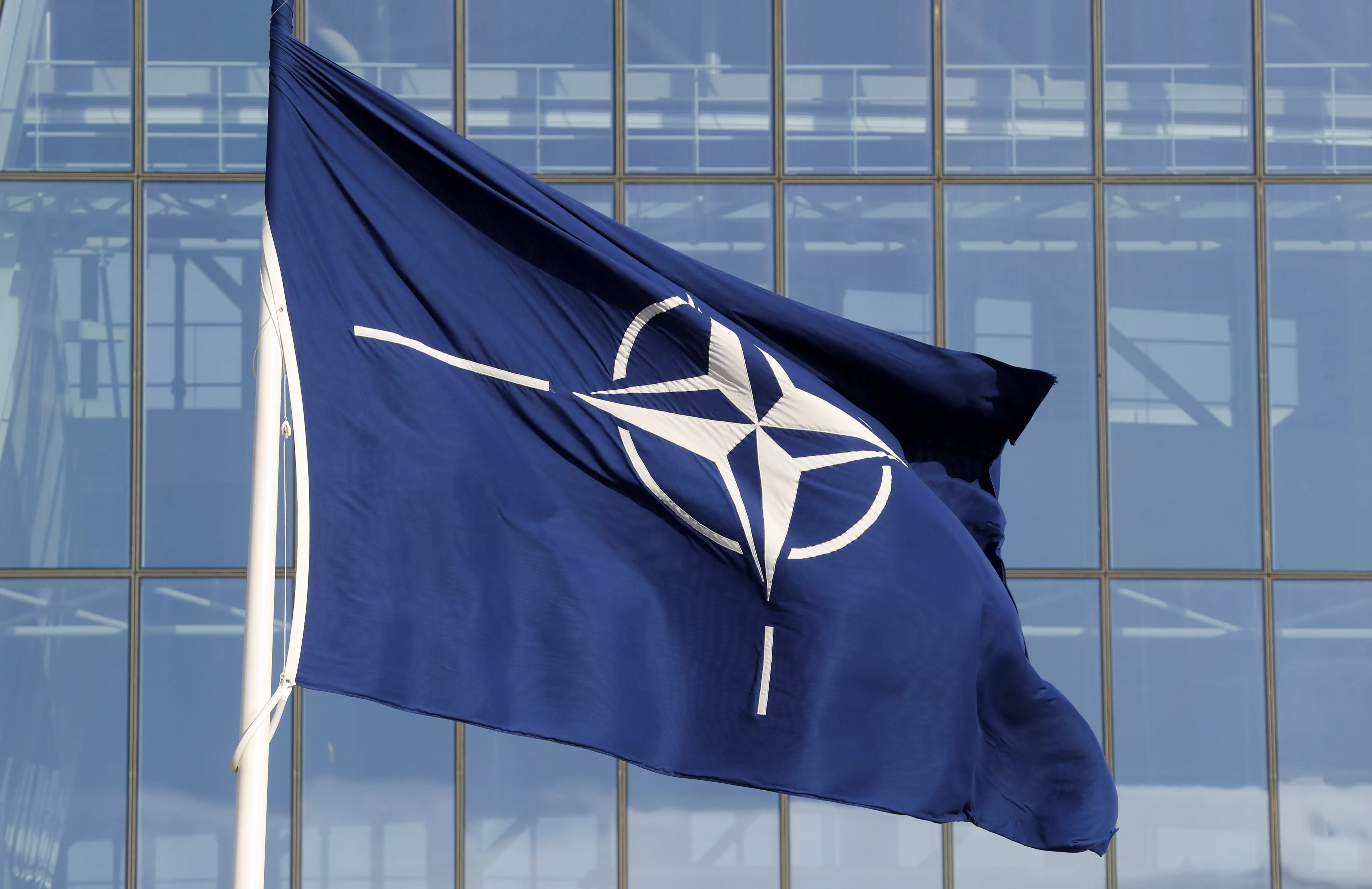 Το ΝΑΤΟ εξετάζει το ενδεχόμενο κατάρριψης ρωσικών πυραύλων αν πλησιάζουν κράτη-μέλη του