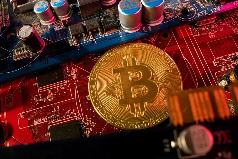 Bitcoin: Προσπαθεί να κρατήσει το ορόσημο των 100.000 δολ.
