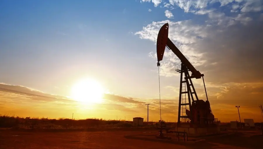 Ξανά σε ελεύθερη πτώση το πετρέλαιο