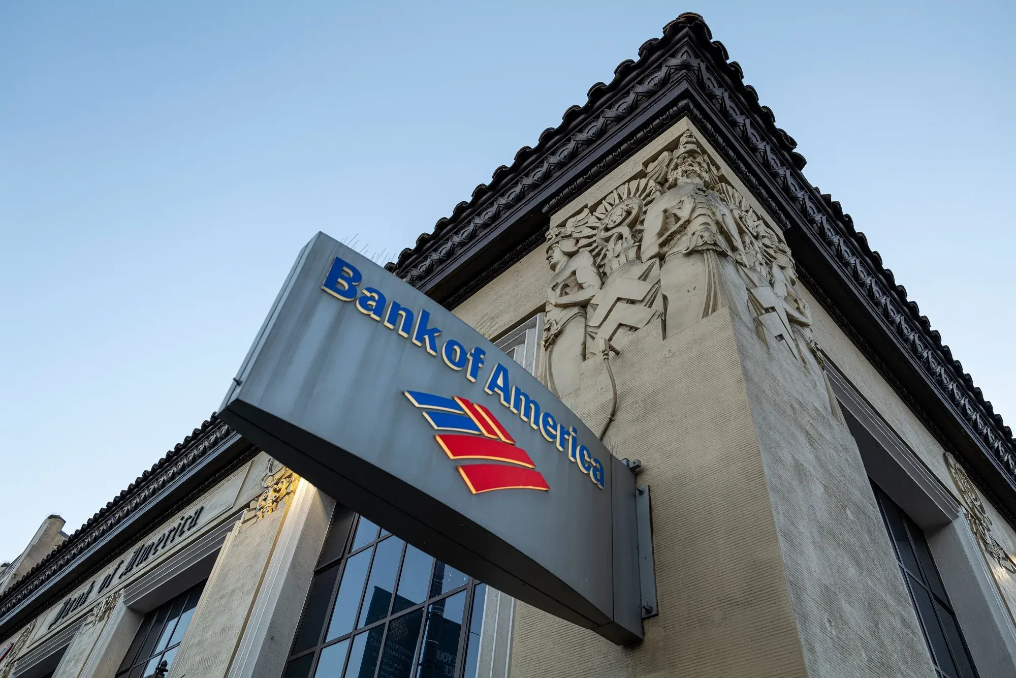 Επενδυτικό άνοιγμα των ΗΠΑ στη Βρετανία: BofA και Citi ενισχύουν την παρουσία τους πριν την επίσκεψη Τραμπ