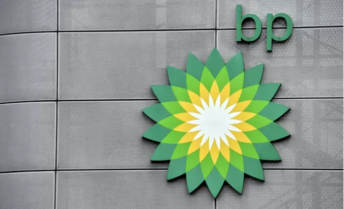 Η βρετανική BP ενταφιάζει την φιλόδοξη κλιματική στρατηγική της