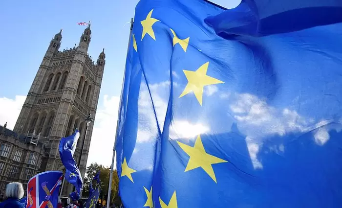 Δημοσκόπηση: Κατά του Brexit η παροικία