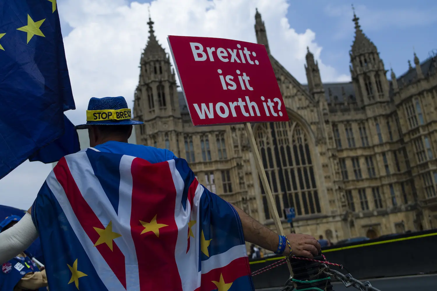Στη Βουλή η Μέι για το Brexit